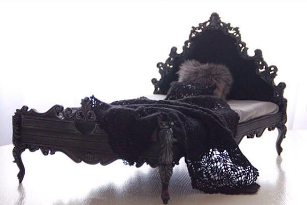 老爸酷爱芭比娃娃？微缩家具做到痴迷！