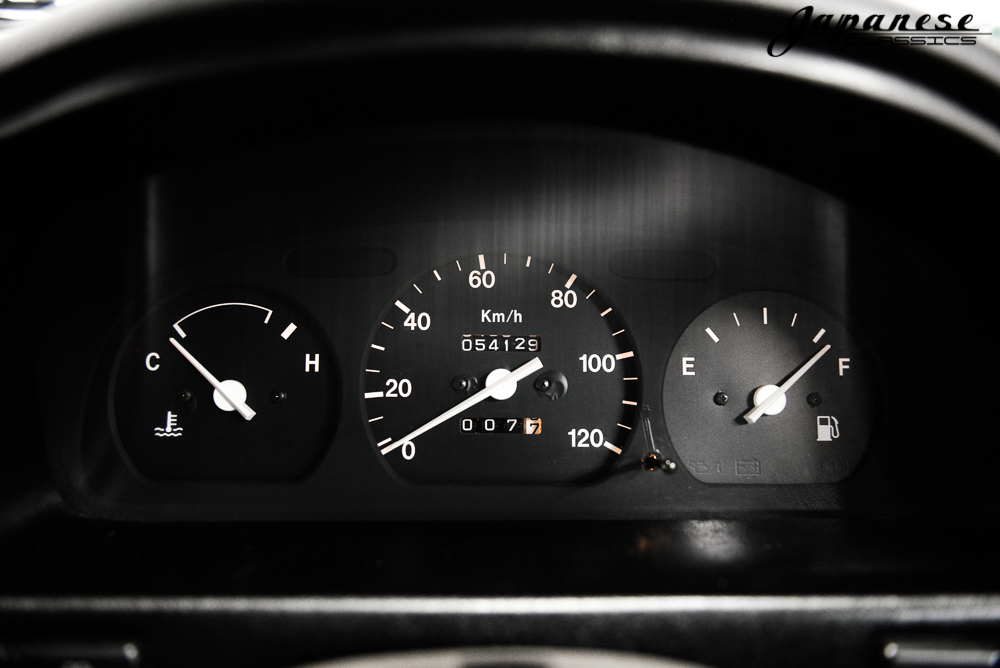 谁说面包车都得破破烂烂？这台93年二手铃木开瑞就精致的让人喜欢