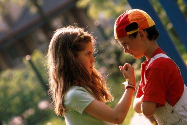 孩子挨打不敢还手怎么教育,孩子挨打不敢还手