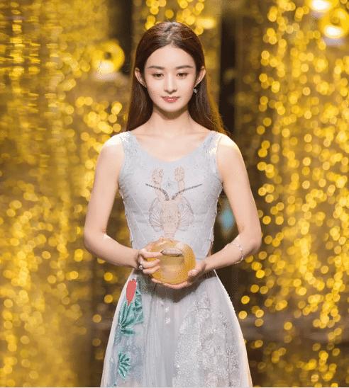 女星出席活动走光成常态，范冰冰是经常性，最意外的应是赵丽颖