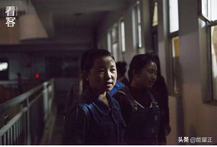 为了逃离包办婚姻，她们前往深圳打工赎身