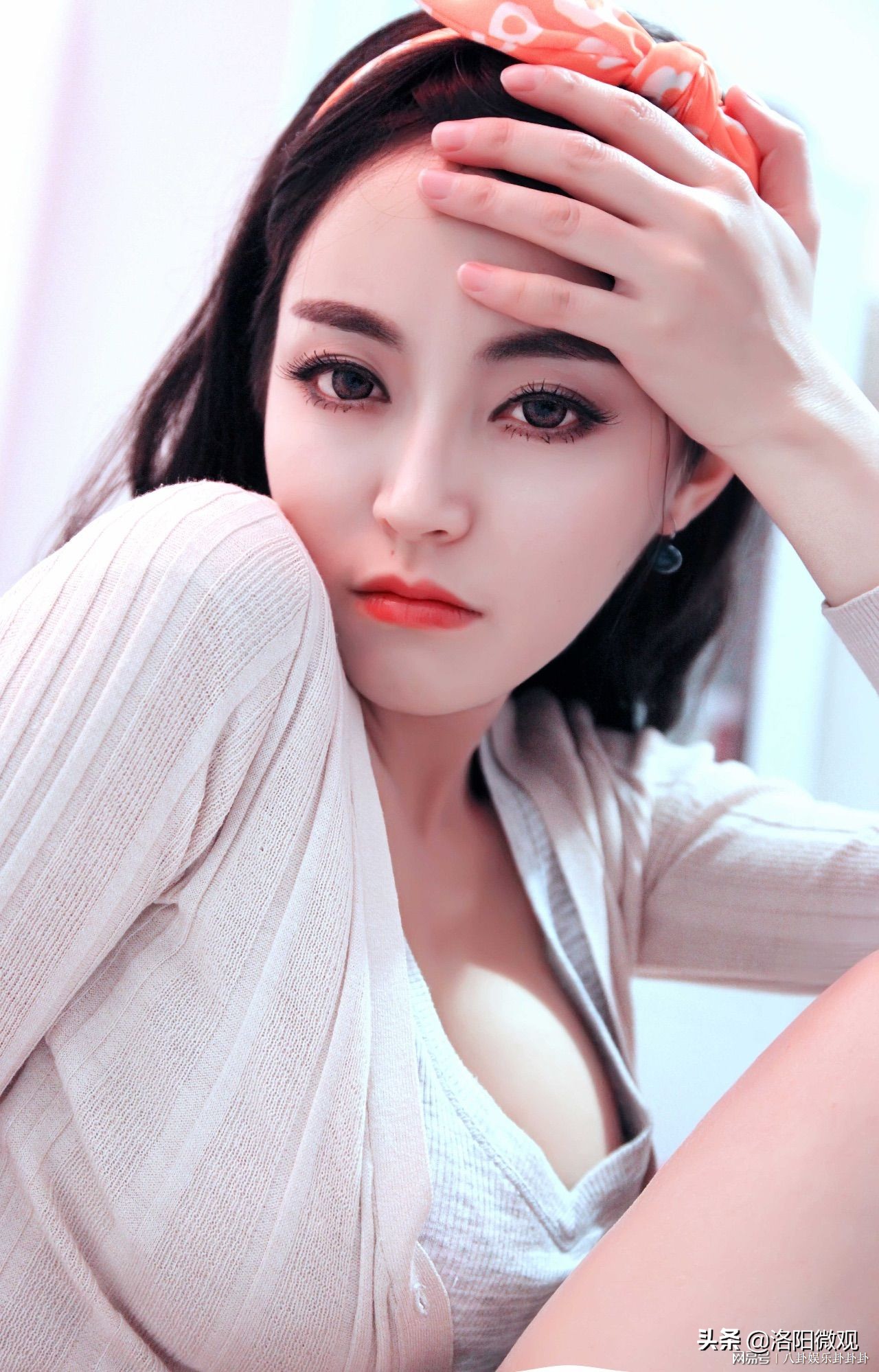 有种站姿叫潘春春的“仙女站”,一颦一笑简直就是美翻了