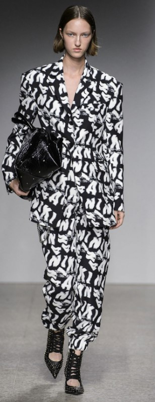 一线品牌女装公司有哪些,高端一线品牌女装直播间