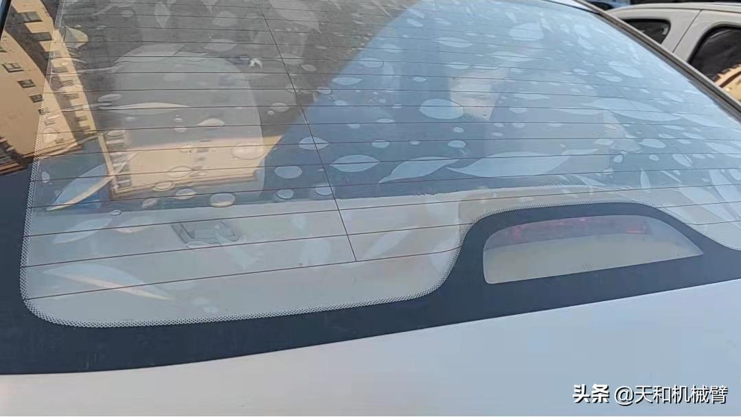 汽车太阳膜撕下来怎么除胶,太阳膜除胶全过程