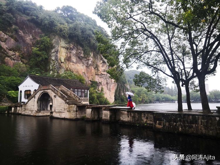 勿谓湖小,天在其中:绍兴东湖