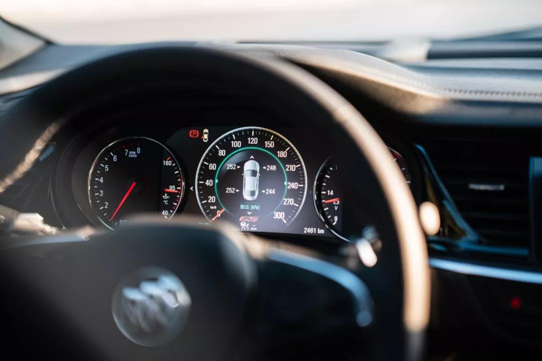 君威gs适合入手吗,小白买车速腾和君威建议买哪个