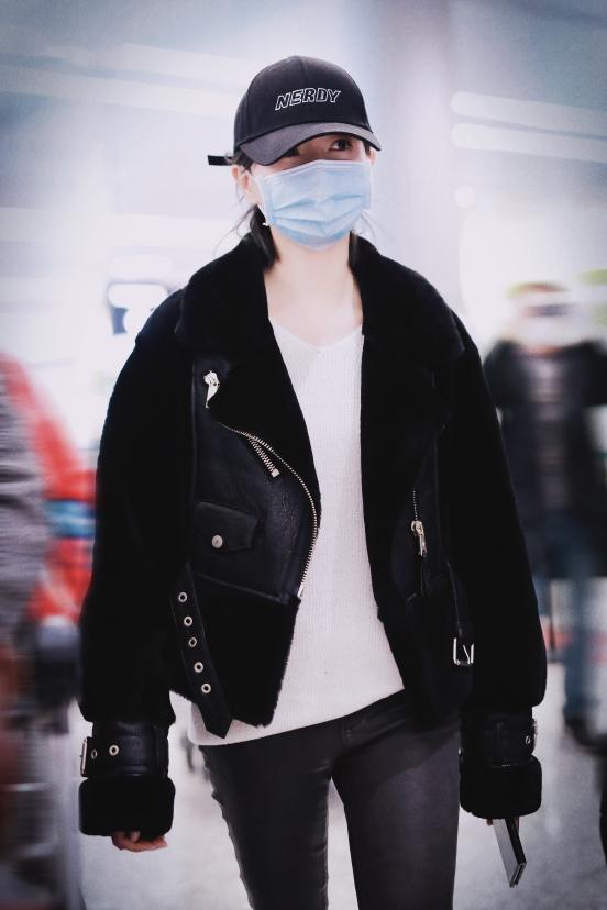 万茜帅气混剪,万茜黑色露脐装