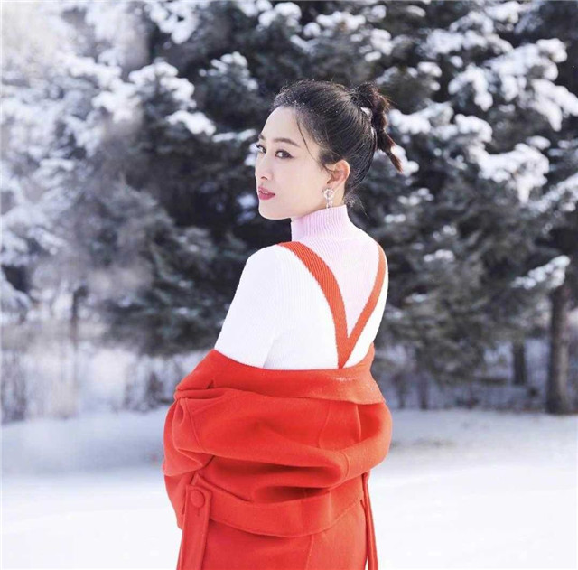 发量少穿大衣怎么扎头发,冬天衣服厚头发怎么扎温柔简单