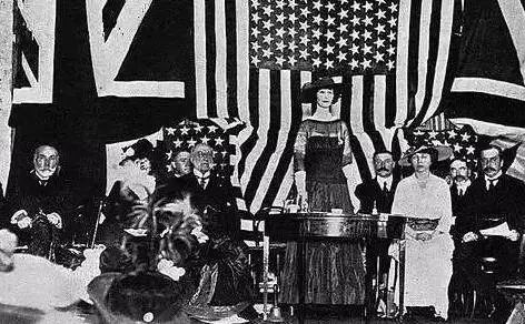 她是美国最富有的女人,却被丈夫冷落,她出轨,首相都为她求情