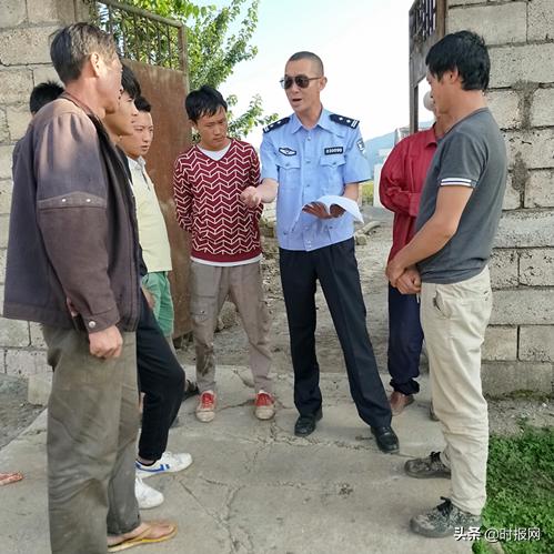 四川绵阳特警保驾护航,四川绵阳民警救灾