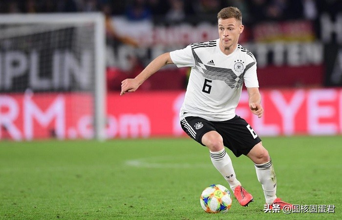 德国队队长诺伊尔和哈弗茨,诺伊尔挑球过哈弗茨