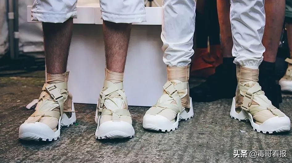 reebok什么意思啊,为什么reebok两个标志