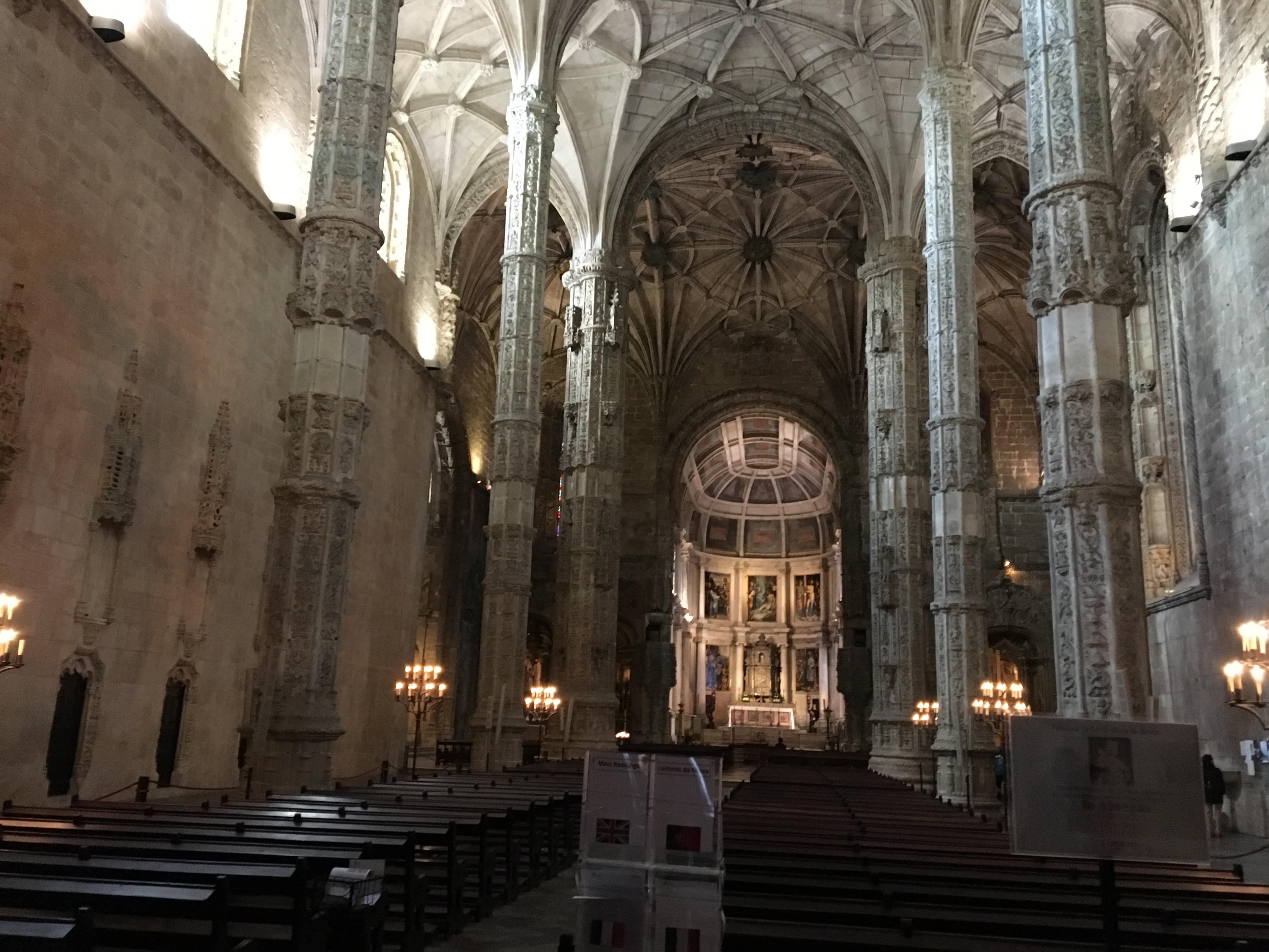 一座修道院,一座经历3次八级大地震不倒的塔