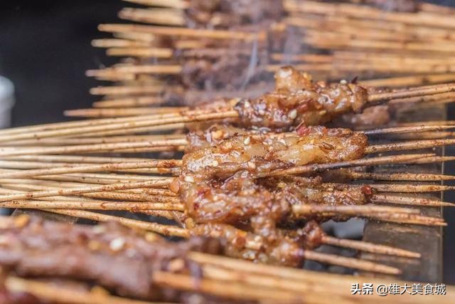 烧烤季，来雄大烤吧造起来！这世界没有人，能够拒绝烧烤的诱惑