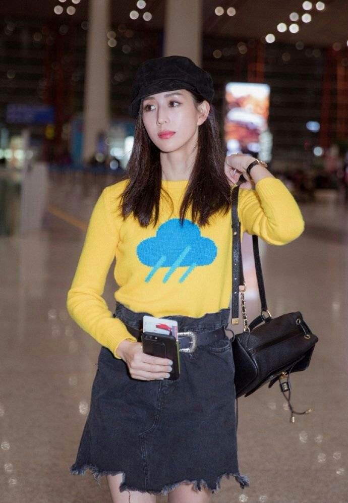 张钧甯这裤子都洗到发白了，居然还在穿！