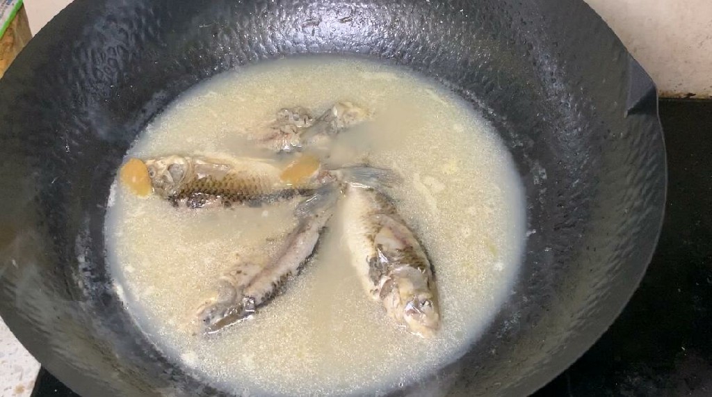 炖鱼要不要熬老汤,炖鱼需要注意些什么