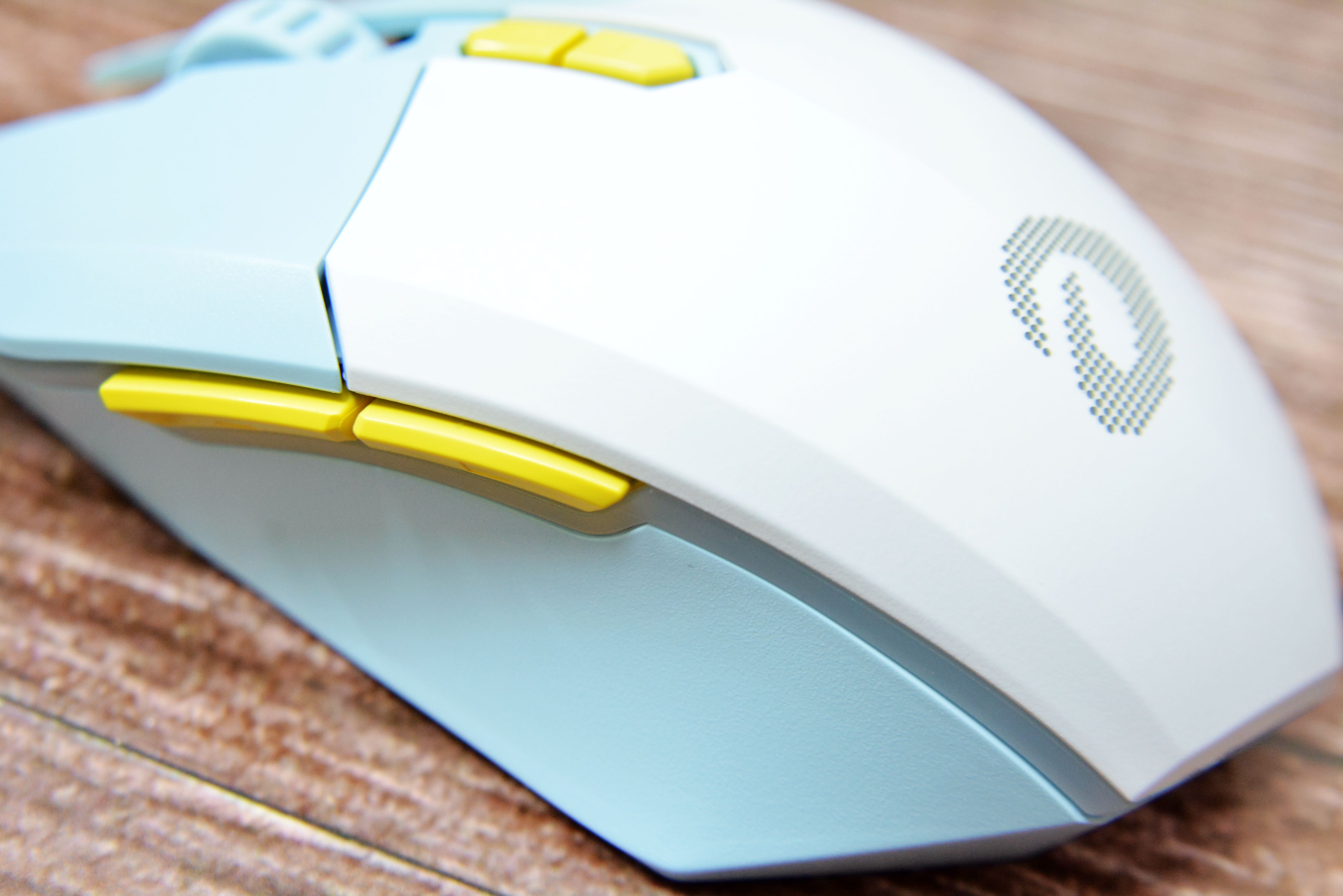 达尔优em910鼠标换微动,达尔优em910鼠标和雷蛇蝰蛇对比