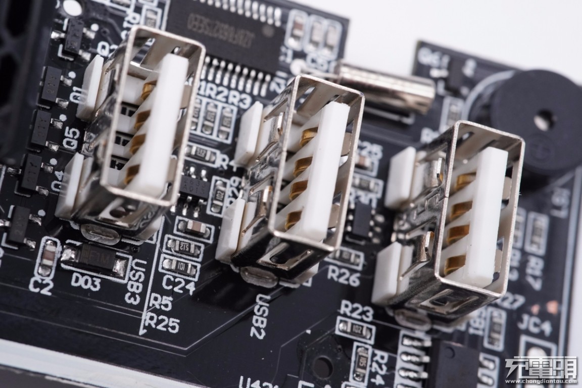 公牛插座新款和老款拆解,带USB接口公牛插排