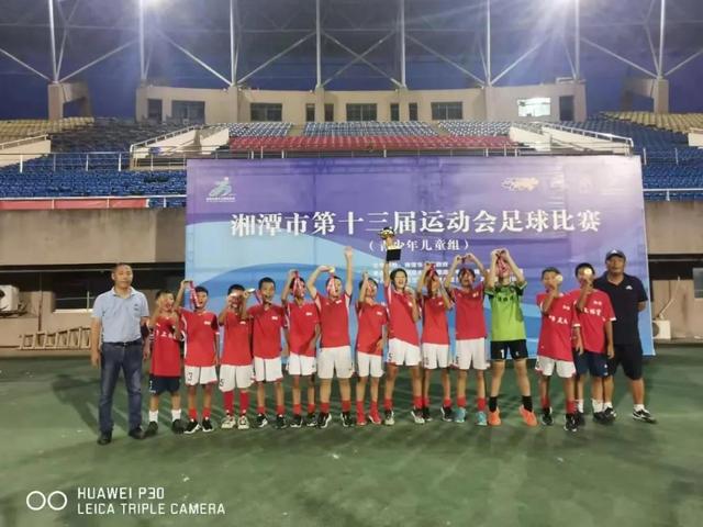 连播不分先后“一顿乱播”湘铝学校足球队？