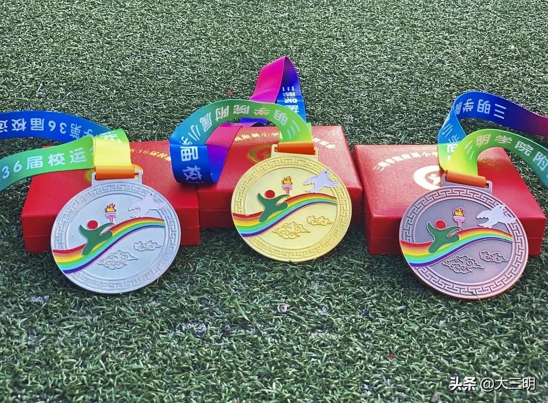 全力以复从心启航黑板报,向阳中学校运会活动