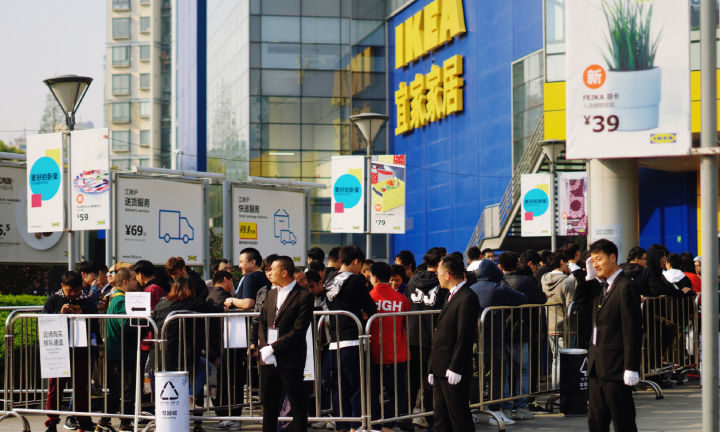 为了一块宜家地毯,有人凌晨4点排队~转手就卖了五位数！