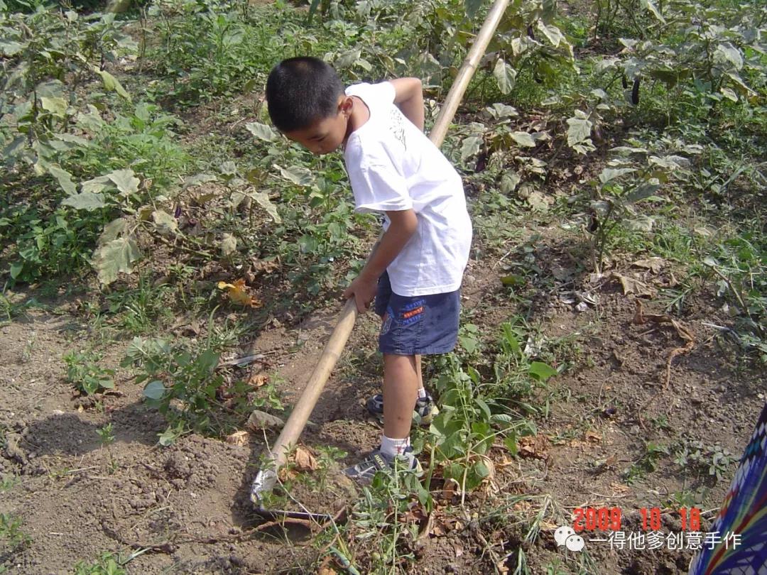 广州单亲爸爸花高价培养儿子，拒绝再婚，19岁儿子留学后却自杀了