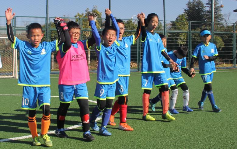 足球夏令营爱踢球的孩子尽情奔跑,2021年天津足球夏令营