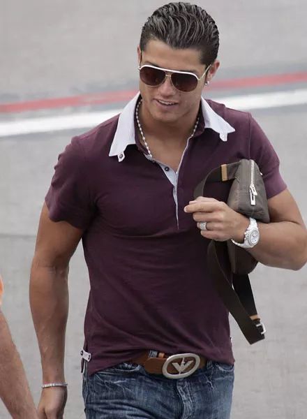 中国男人挎包,男人夹包过时了吗