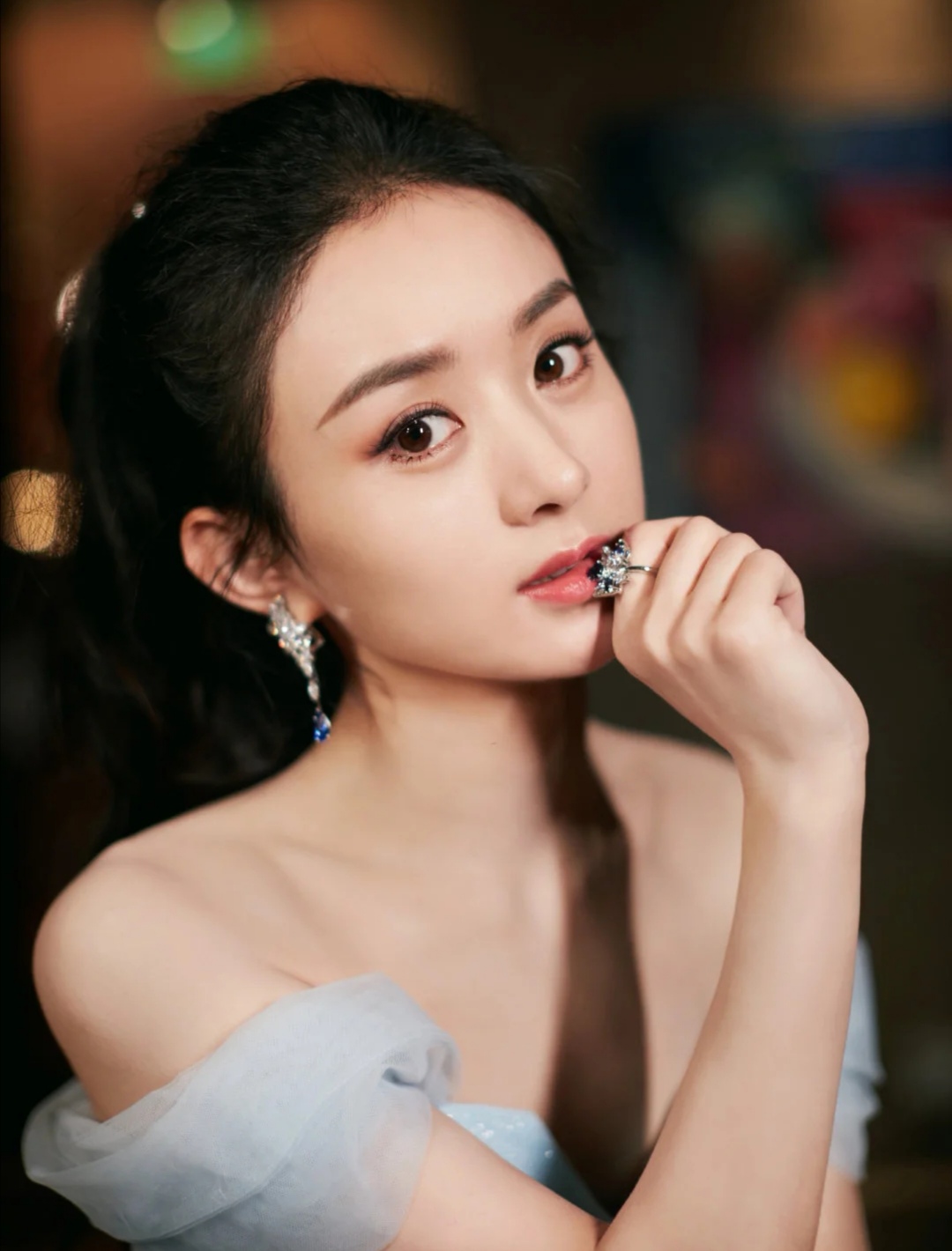 迪丽热巴的五官配上刘亦菲的脸型,刘亦菲迪丽热巴谁的眼睛好看