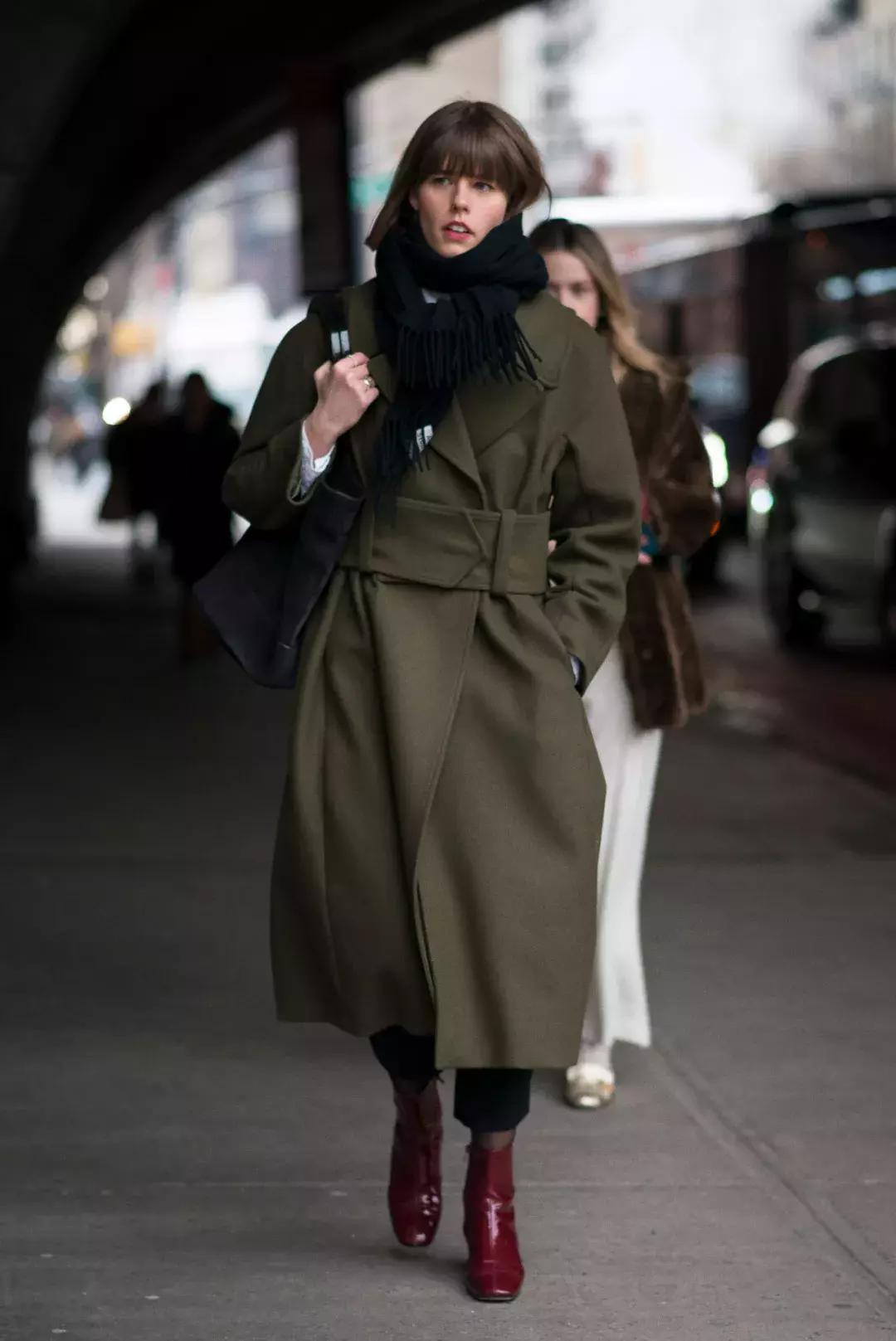 这个冬季时髦精都是这么穿大衣的,时髦的人喜欢这样穿