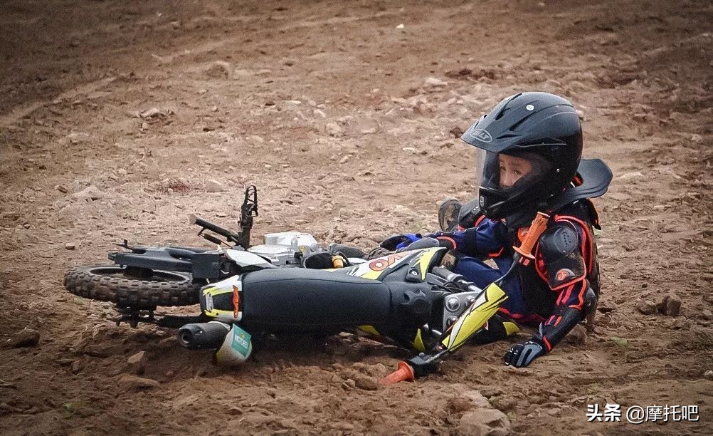 这摩托真好喝。。。不对....这酒真好骑！