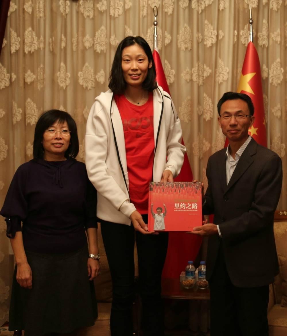 朱婷到总领事家庆祝春节,土耳其大使对朱婷评价