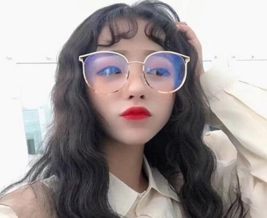 最流行的烫发发型减龄,女发型2020流行烫发全烫