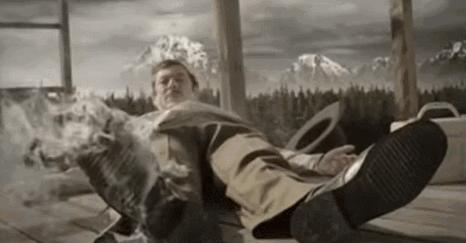 天上一道闪电劈在树上,为什么天上会劈下闪电