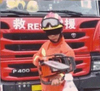 全世界都在挑战瓶盖，但请小心你的韧带