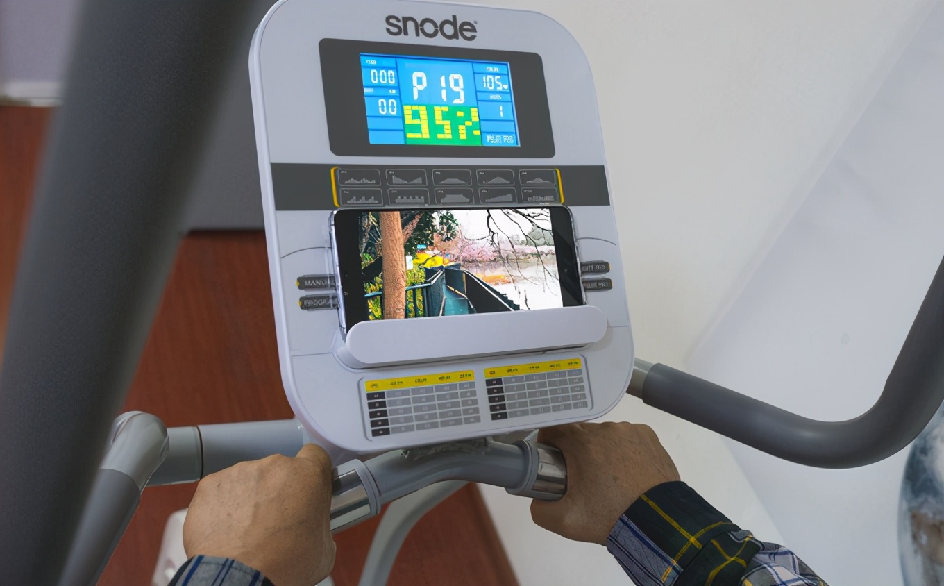 磁控静音，24档阻力，*诺斯**德前置飞轮椭圆机E95