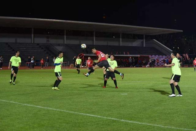 中国足球1-5不敌泰国球迷反应,中国足球队最新比赛消息7比0