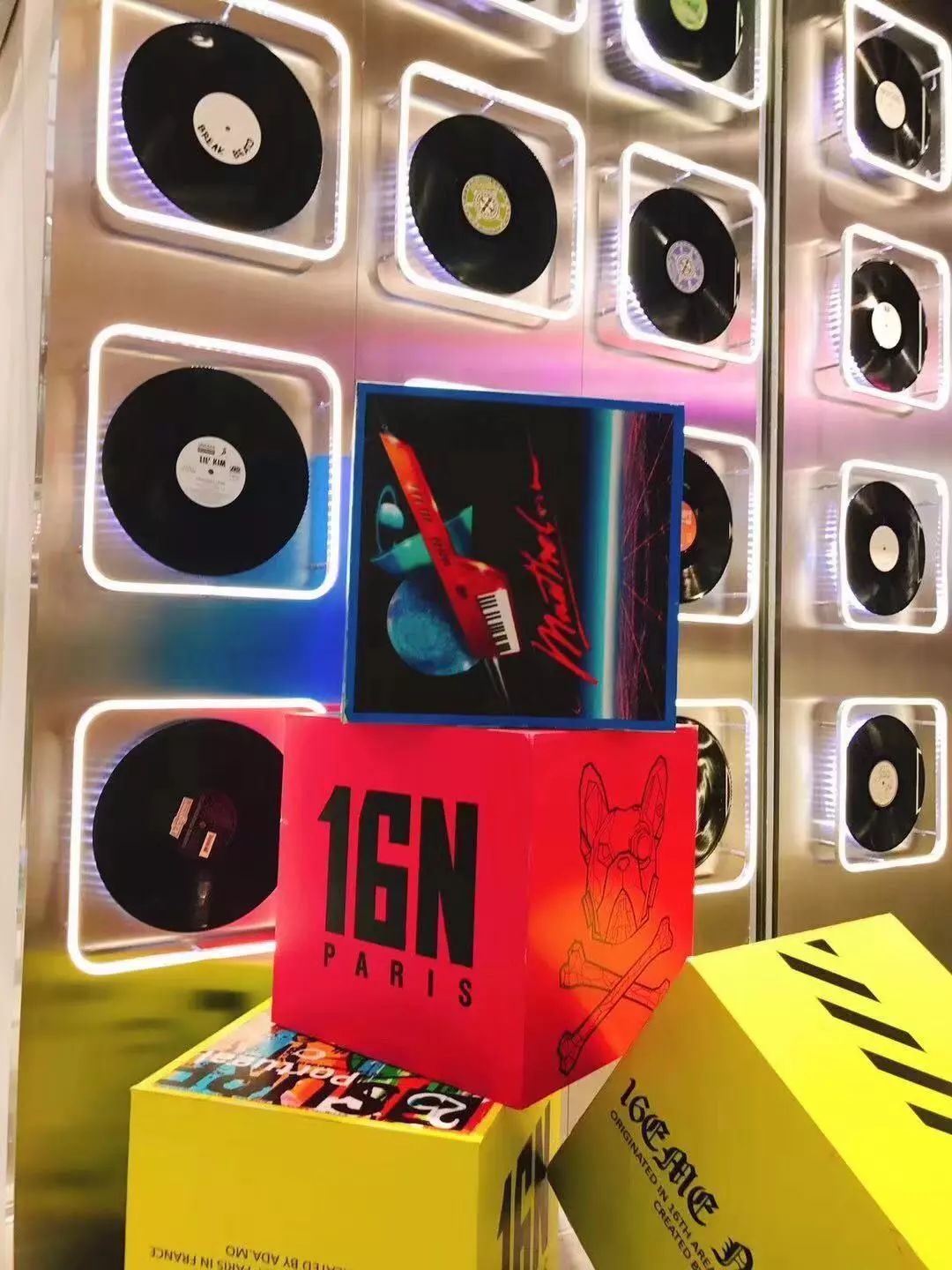 觉得太平鸟、GXG、卡宾不够潮？这个潮流男装可能正对你胃口！