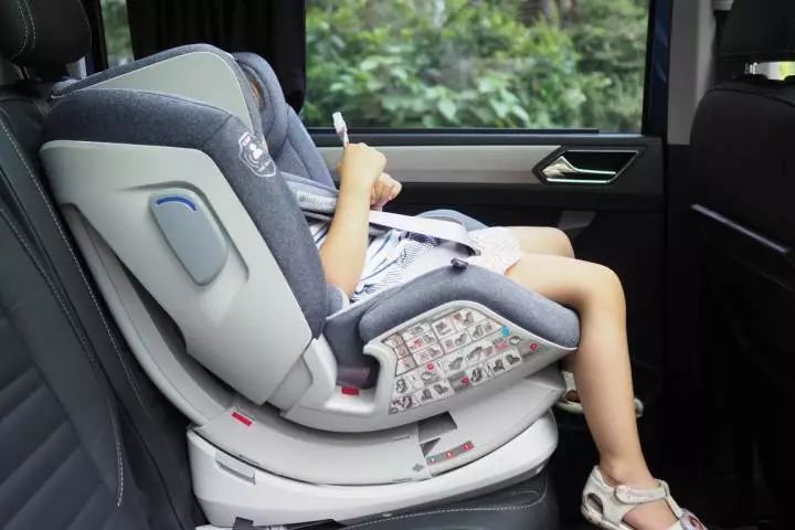 婴儿多大可以使用半躺安全座椅,安全座椅0-12岁可坐可躺测评