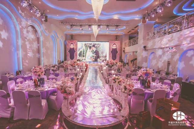 男方到女方家订婚女方应准备什么,订婚男方应该给女方准备几身衣服