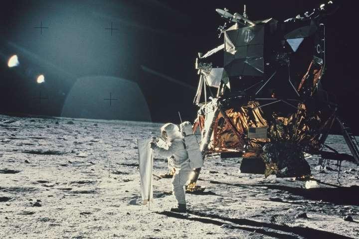 70年代登月真实事件,上个世纪的登月是真的还是假的