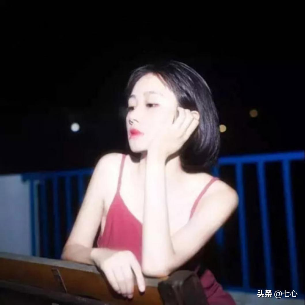 抖音伤感语录文案图片,怪我不自量力妄想徒手摘星出自哪