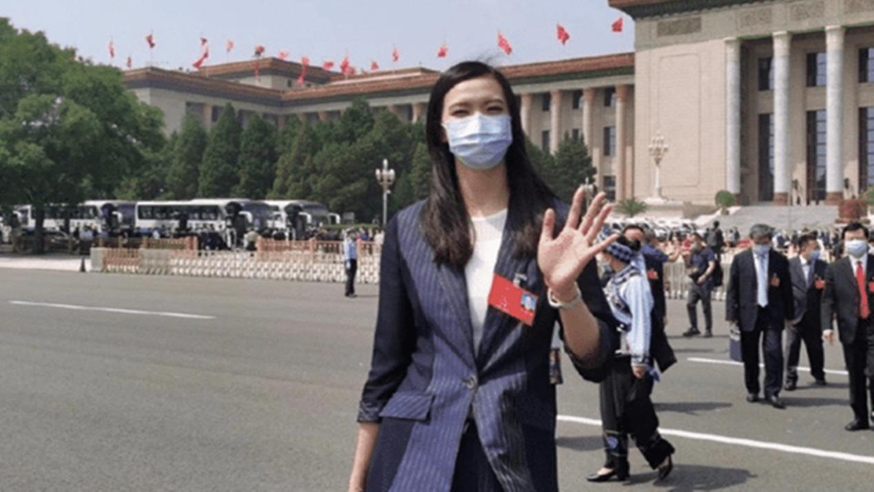 女排姑娘们穿上晚礼服太美了,女排姑娘穿休闲服也很漂亮