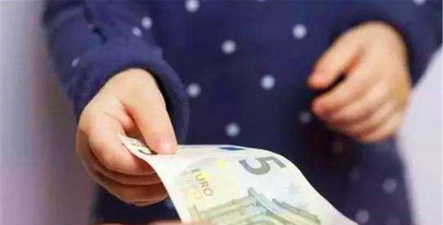 小孩偷拿东西爸爸的做法,孩子偷拿家里钱爸爸怎么教育