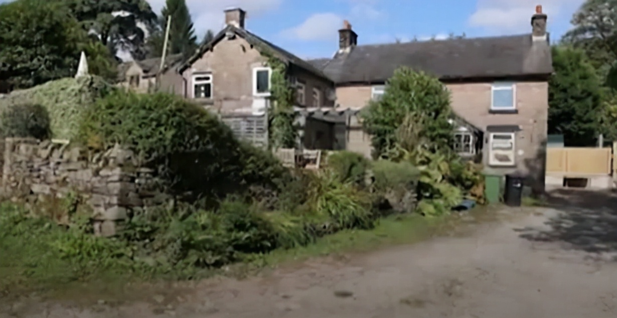 英国男子买房后发现地底下的秘密,英国男子买下怪异老房子