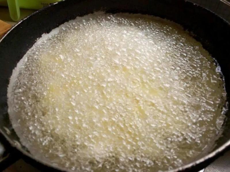 油炸后的油怎么处理可以变清澈,油炸剩下的油怎么使用