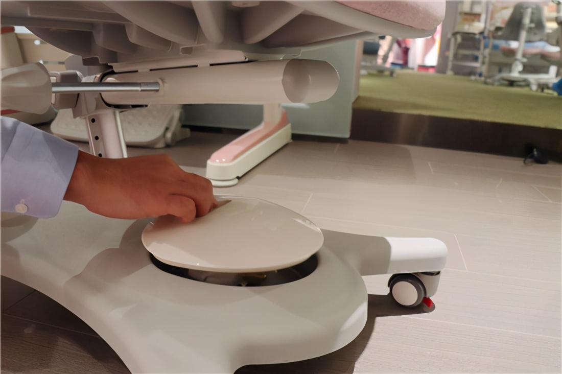 奋进星功能学习桌椅：为孩子的身体健康保驾护航