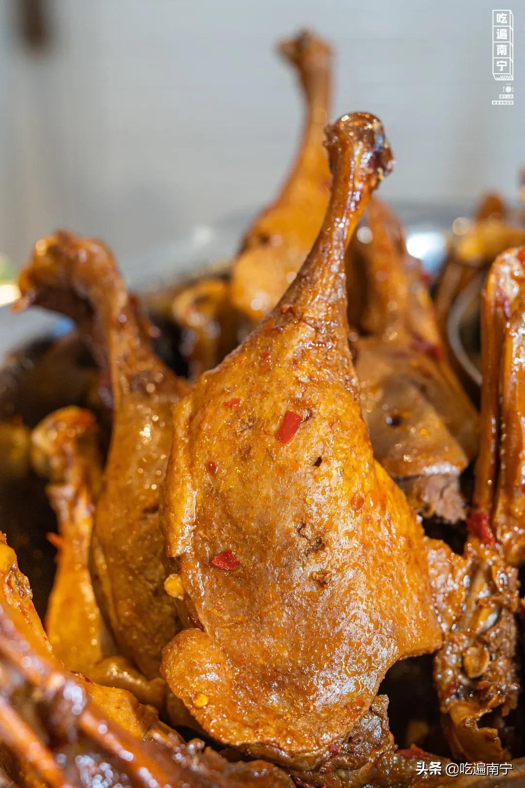 最近有一家特别火的螺蛳粉店,广西南宁西乡塘皇冠螺螺蛳粉