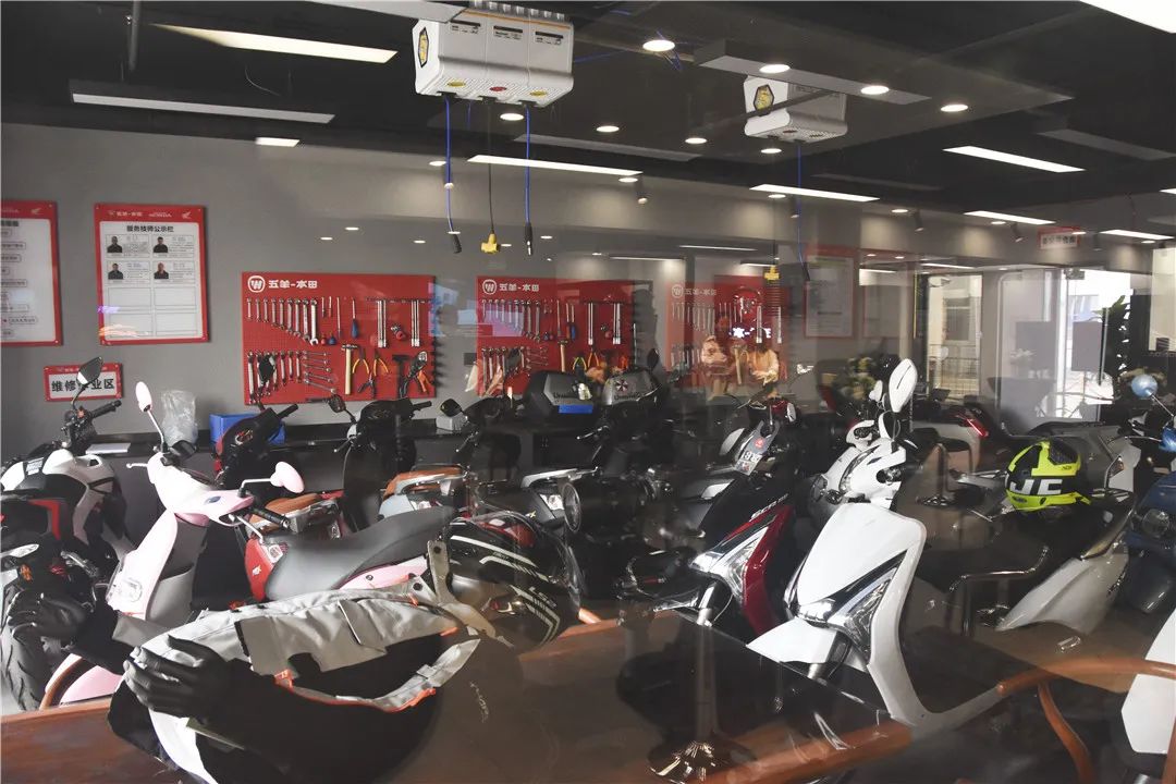 本田踏板车nss300和nss350,本田nss350和光阳s350哪个好