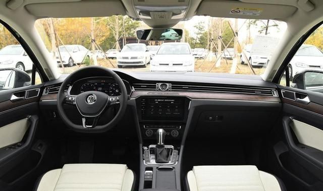 大众迈腾2020款2.0t油耗多少,大众迈腾2023款330豪华版油耗